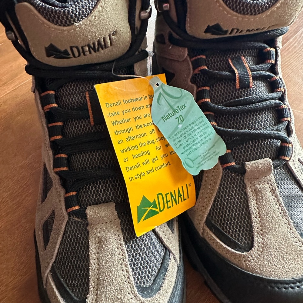 Men’s Denali Clearwater Tan Hiking Boots size 9 1/2 us